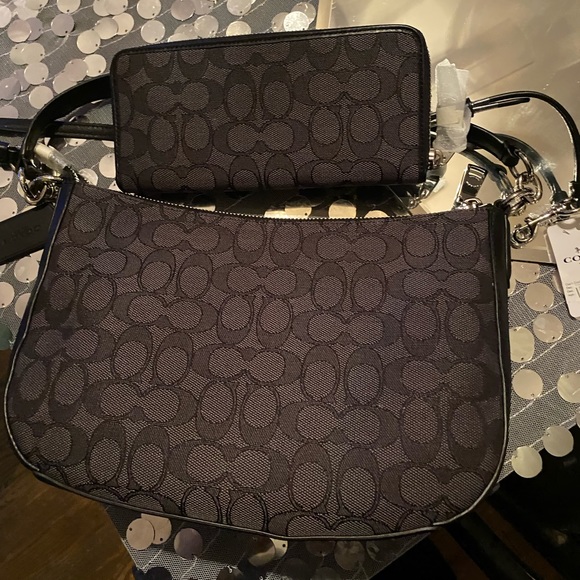 Authentic Coach Chelsea Signature Canvass Crossbody Bag and Coach Slim Wallet. - Picture 4 of 12